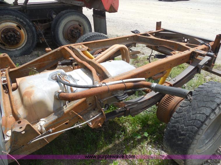 image for item H3201 1991 Chevrolet 2500 truck cab and chassis