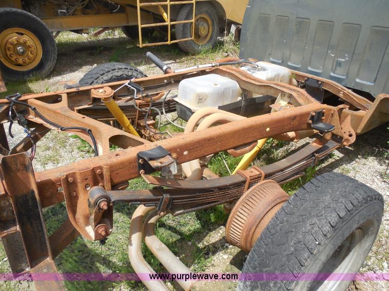 image for item H3201 1991 Chevrolet 2500 truck cab and chassis