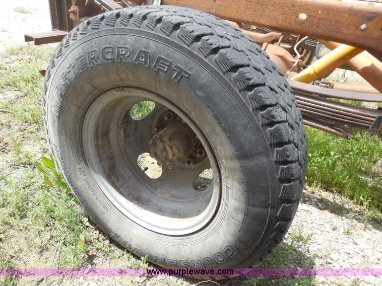 image for item H3201 1991 Chevrolet 2500 truck cab and chassis