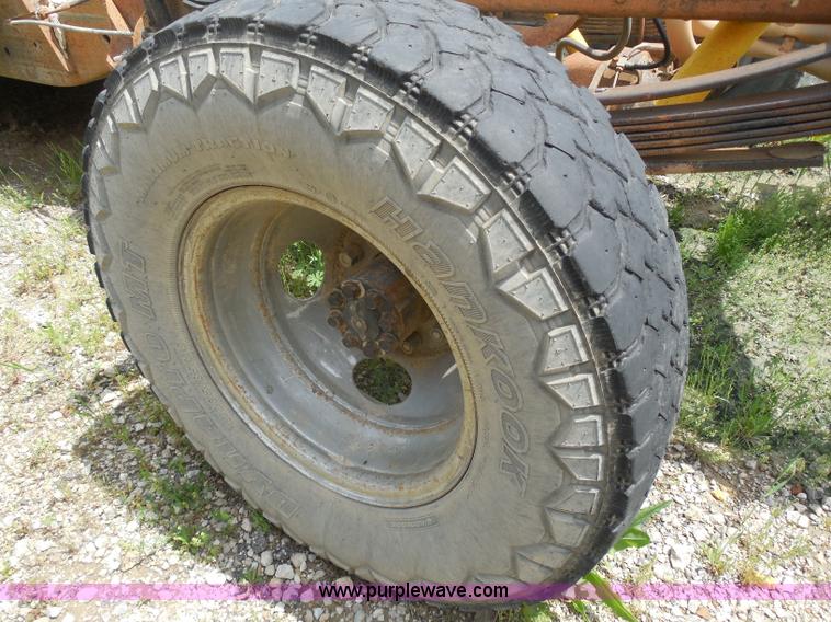 image for item H3201 1991 Chevrolet 2500 truck cab and chassis