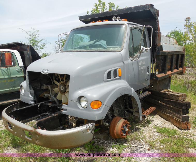 image for item H3205 2000 Sterling L7500 dump truck