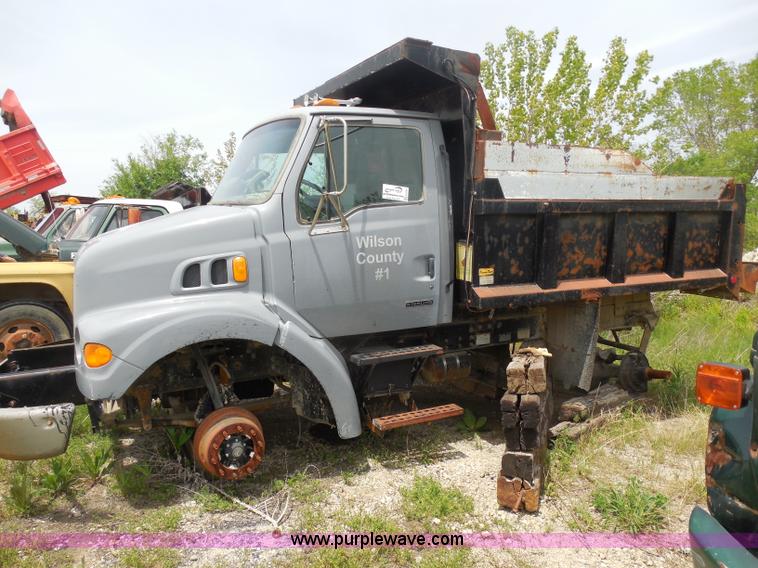 image for item H3205 2000 Sterling L7500 dump truck