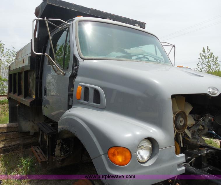 image for item H3205 2000 Sterling L7500 dump truck