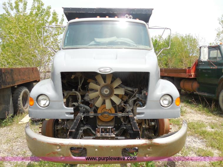 image for item H3205 2000 Sterling L7500 dump truck
