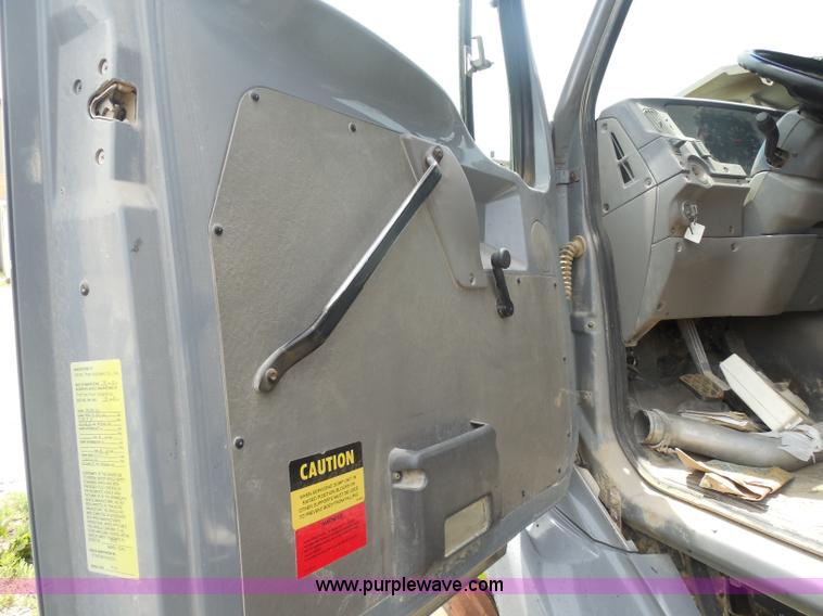 image for item H3205 2000 Sterling L7500 dump truck