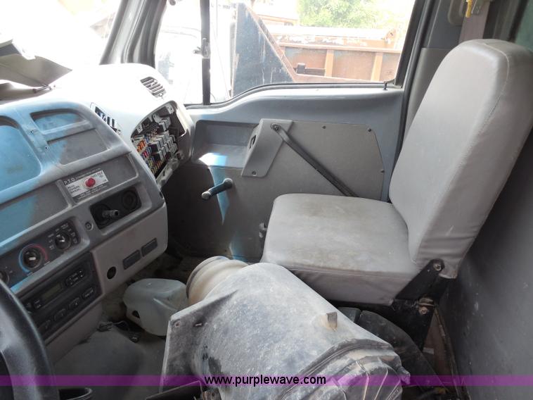 image for item H3205 2000 Sterling L7500 dump truck