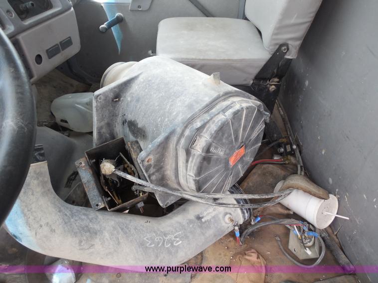 image for item H3205 2000 Sterling L7500 dump truck