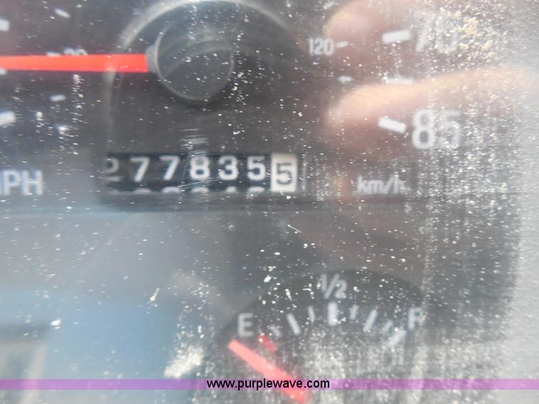 image for item H3205 2000 Sterling L7500 dump truck