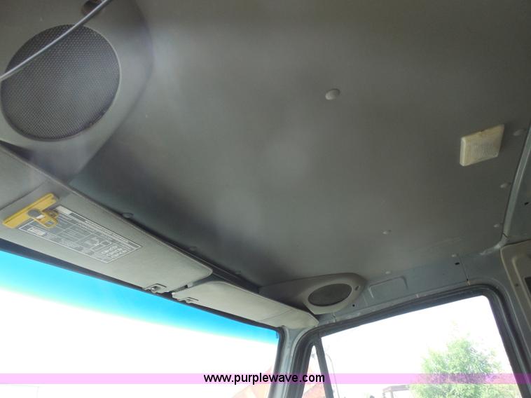 image for item H3205 2000 Sterling L7500 dump truck