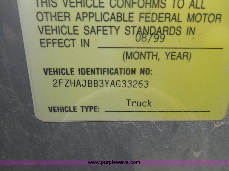 image for item H3205 2000 Sterling L7500 dump truck