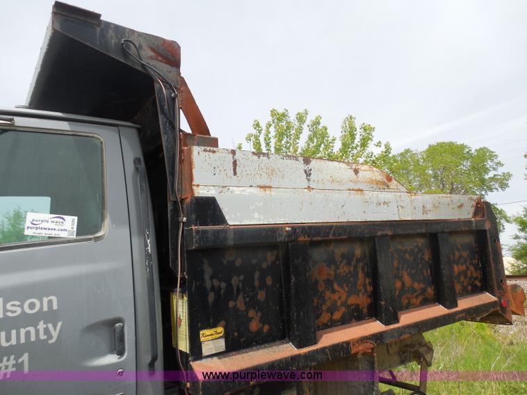 image for item H3205 2000 Sterling L7500 dump truck