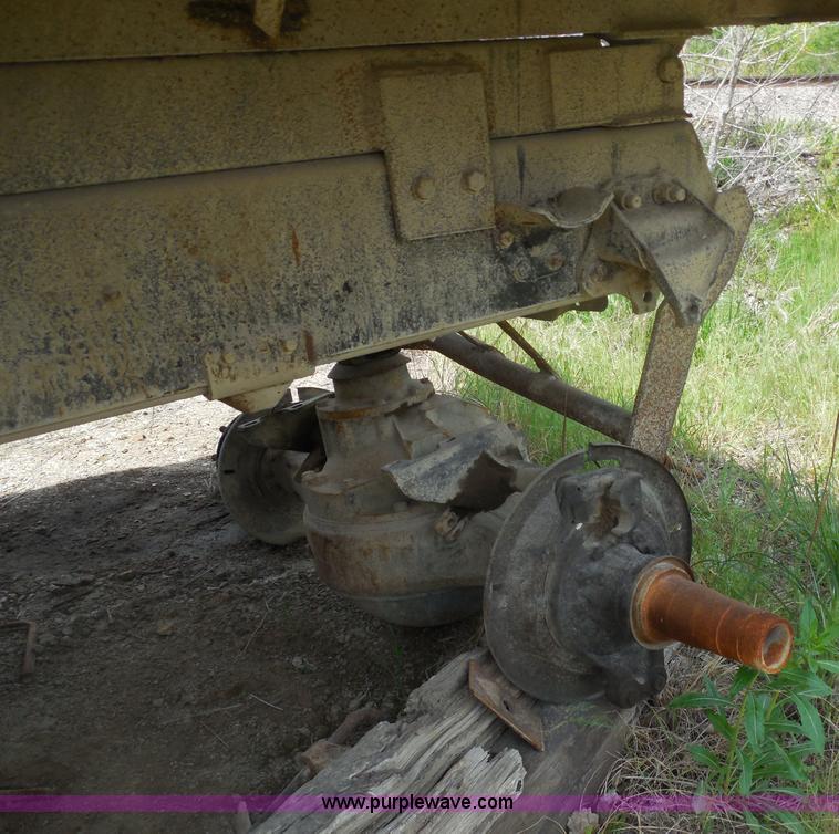 image for item H3205 2000 Sterling L7500 dump truck