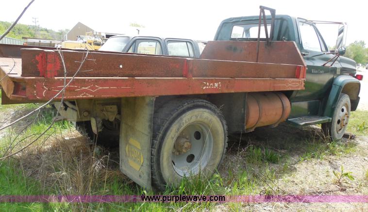 image for item H3206 1975 Chevrolet C60 flatbed truck