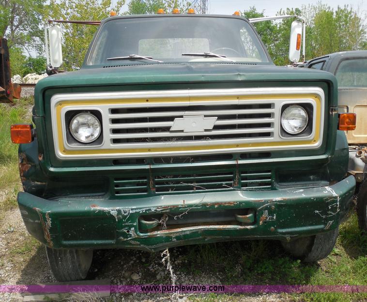 image for item H3206 1975 Chevrolet C60 flatbed truck