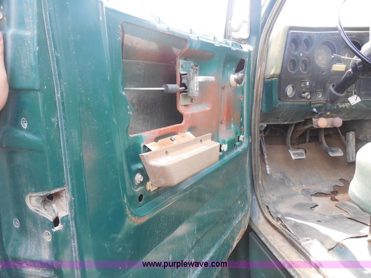 image for item H3206 1975 Chevrolet C60 flatbed truck