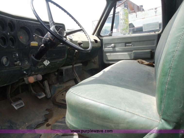 image for item H3206 1975 Chevrolet C60 flatbed truck