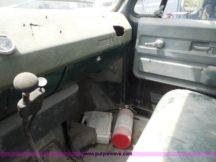 image for item H3206 1975 Chevrolet C60 flatbed truck