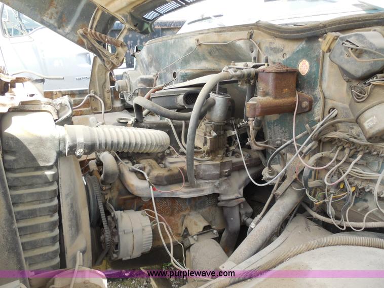 image for item H3206 1975 Chevrolet C60 flatbed truck