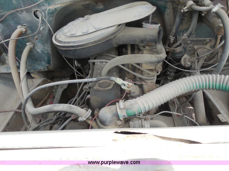 image for item H3206 1975 Chevrolet C60 flatbed truck