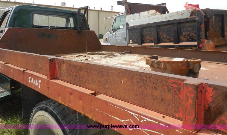 image for item H3206 1975 Chevrolet C60 flatbed truck