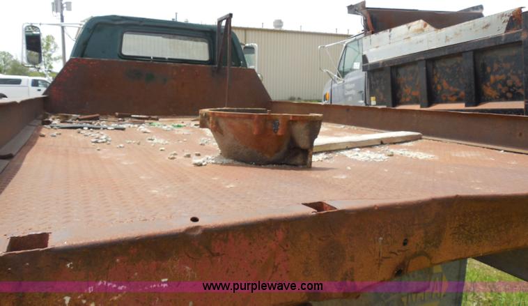 image for item H3206 1975 Chevrolet C60 flatbed truck