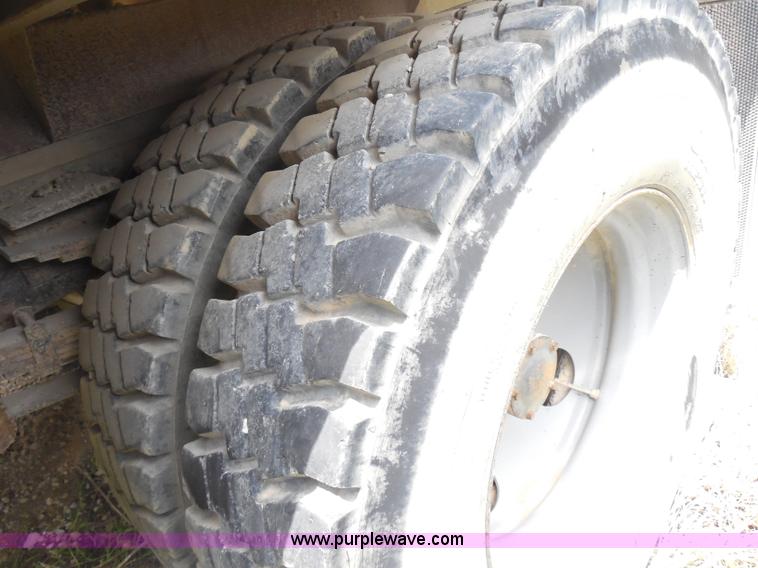 image for item H3206 1975 Chevrolet C60 flatbed truck