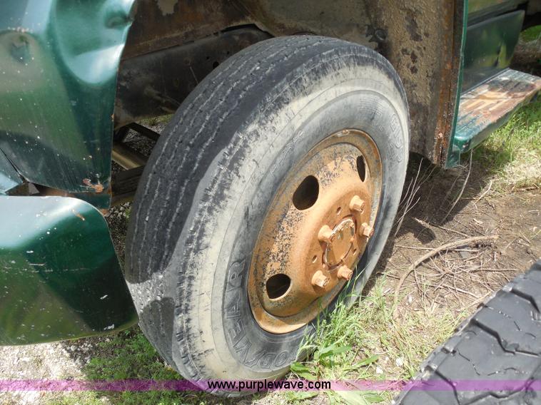 image for item H3206 1975 Chevrolet C60 flatbed truck