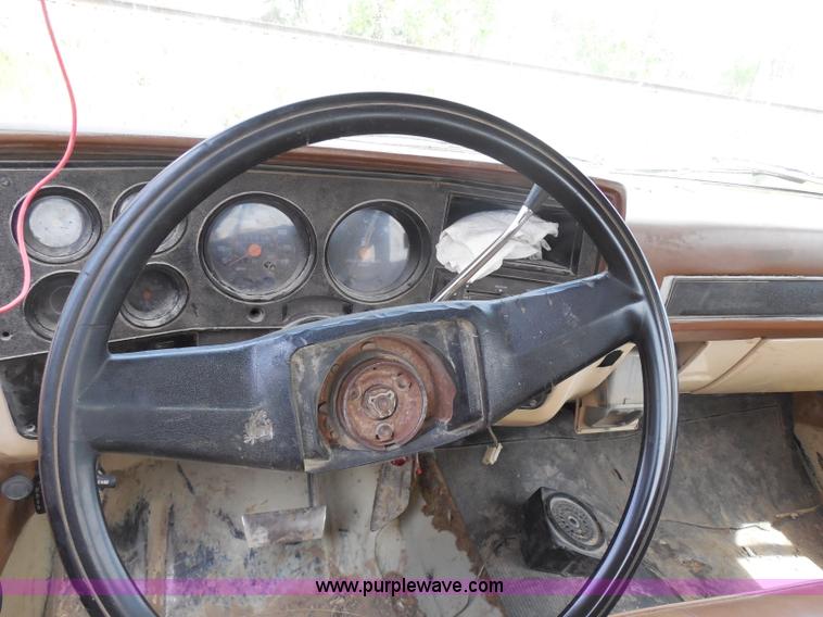 image for item H3207 1988 Chevrolet R20 Crew Cab truck cab and chassis