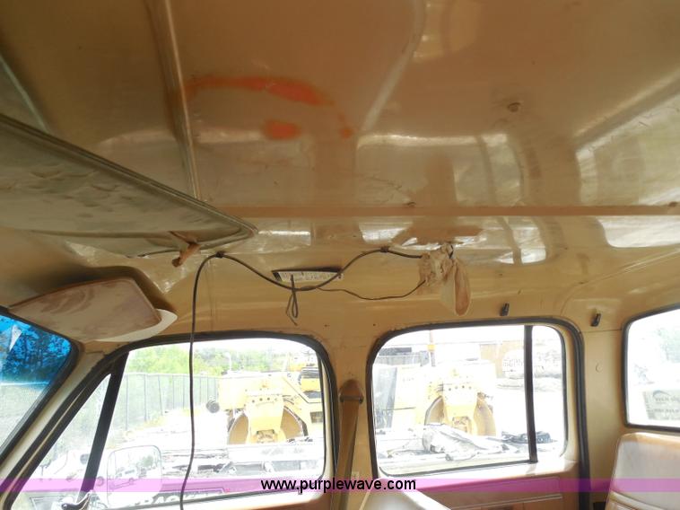 image for item H3207 1988 Chevrolet R20 Crew Cab truck cab and chassis