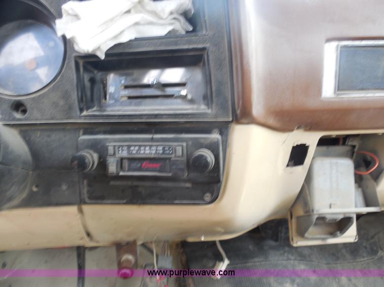 image for item H3207 1988 Chevrolet R20 Crew Cab truck cab and chassis