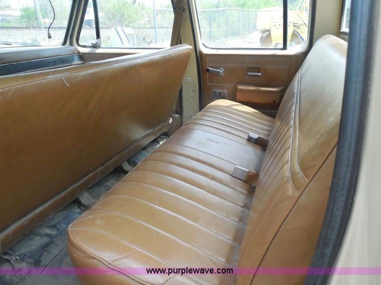 image for item H3207 1988 Chevrolet R20 Crew Cab truck cab and chassis