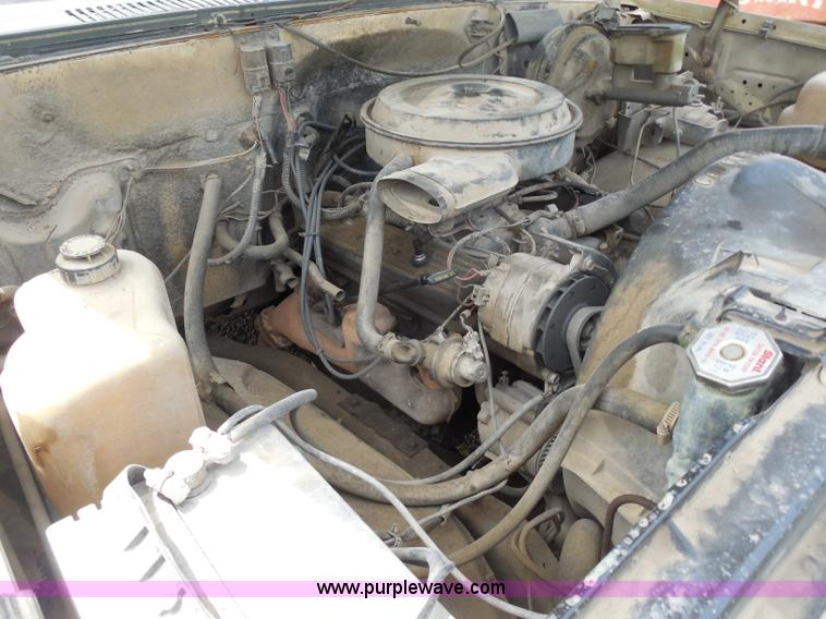 image for item H3207 1988 Chevrolet R20 Crew Cab truck cab and chassis