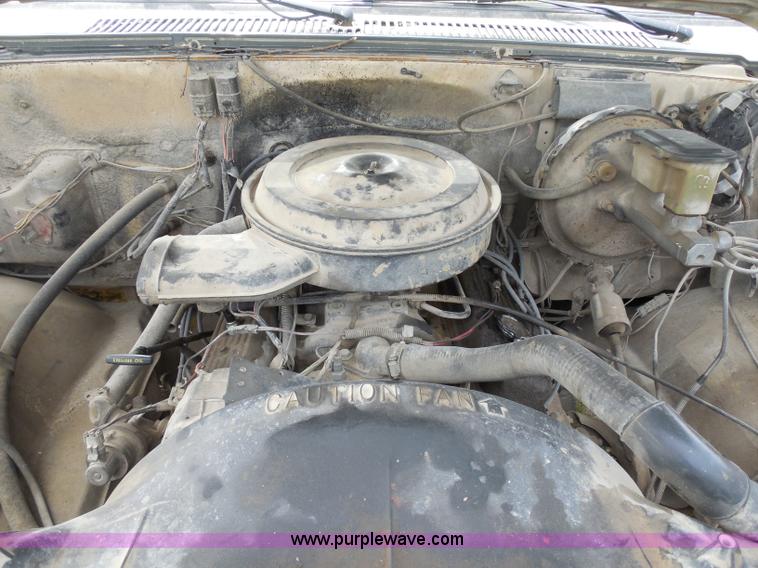 image for item H3207 1988 Chevrolet R20 Crew Cab truck cab and chassis