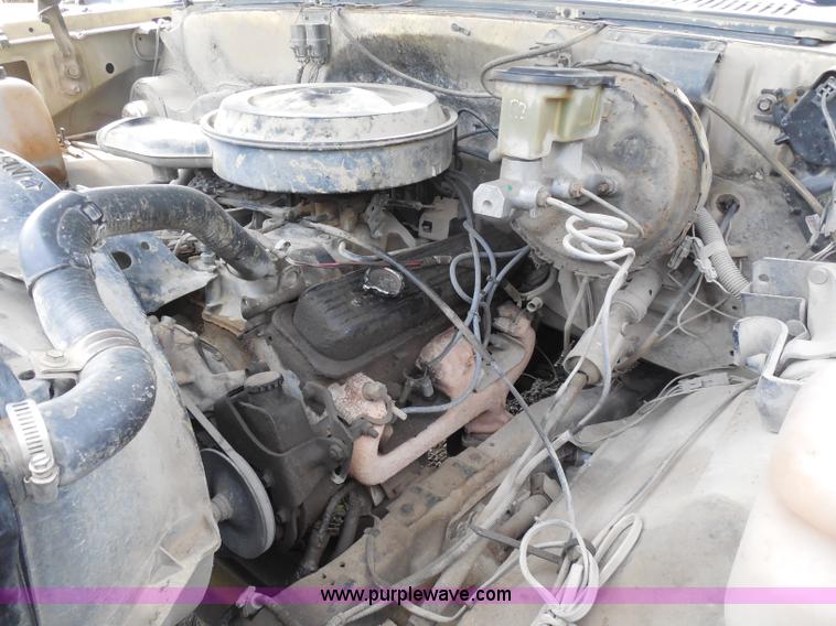 image for item H3207 1988 Chevrolet R20 Crew Cab truck cab and chassis