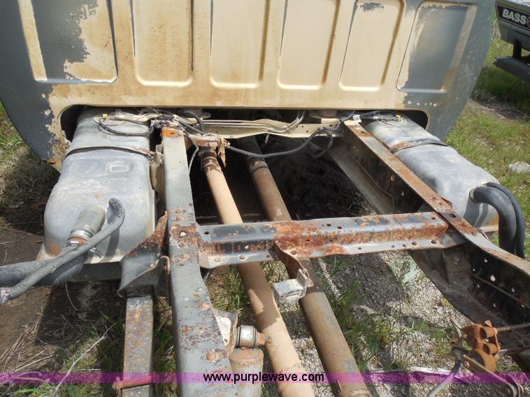 image for item H3207 1988 Chevrolet R20 Crew Cab truck cab and chassis