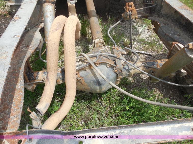 image for item H3207 1988 Chevrolet R20 Crew Cab truck cab and chassis