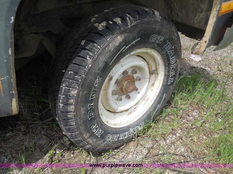 image for item H3207 1988 Chevrolet R20 Crew Cab truck cab and chassis