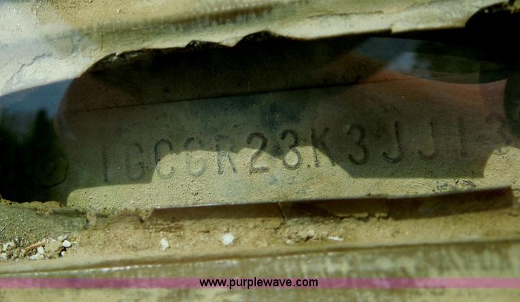 image for item H3207 1988 Chevrolet R20 Crew Cab truck cab and chassis