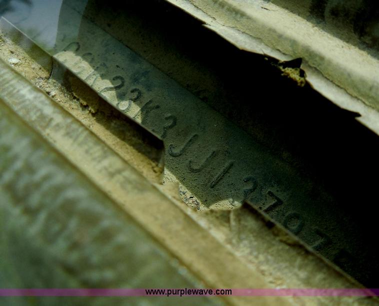 image for item H3207 1988 Chevrolet R20 Crew Cab truck cab and chassis