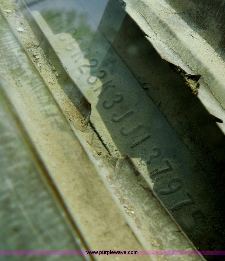 image for item H3207 1988 Chevrolet R20 Crew Cab truck cab and chassis