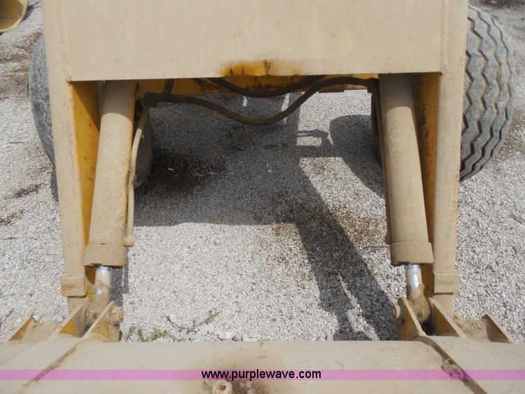 image for item H3209 Allis Chalmers 615 tractor