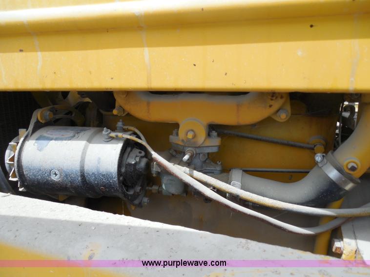 image for item H3209 Allis Chalmers 615 tractor