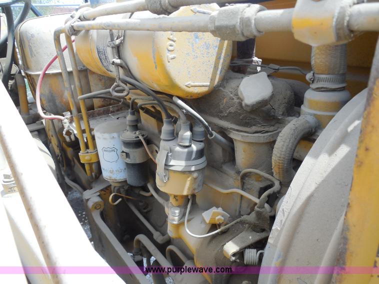 image for item H3209 Allis Chalmers 615 tractor