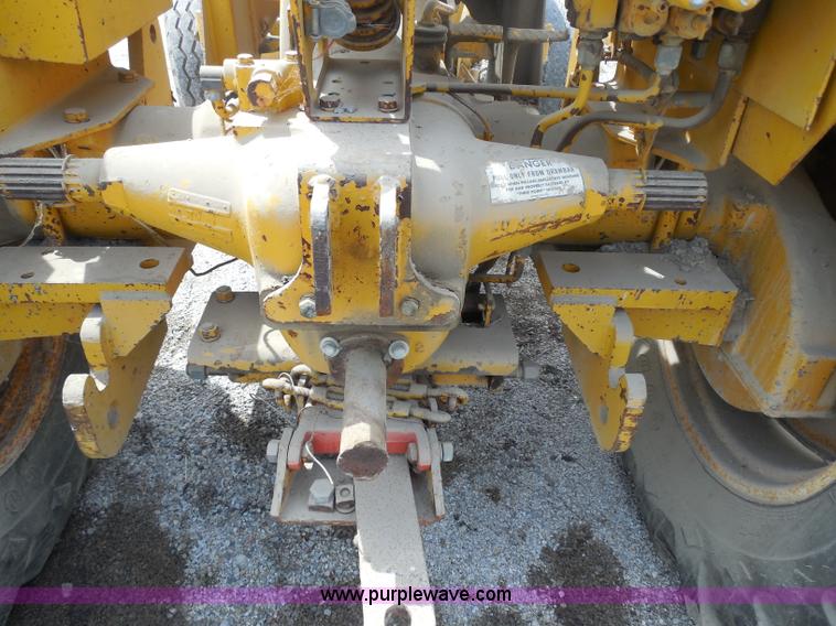 image for item H3209 Allis Chalmers 615 tractor