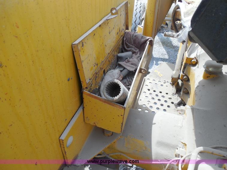 image for item H3209 Allis Chalmers 615 tractor