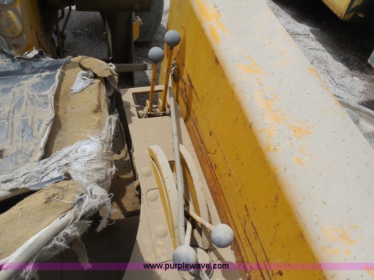 image for item H3209 Allis Chalmers 615 tractor