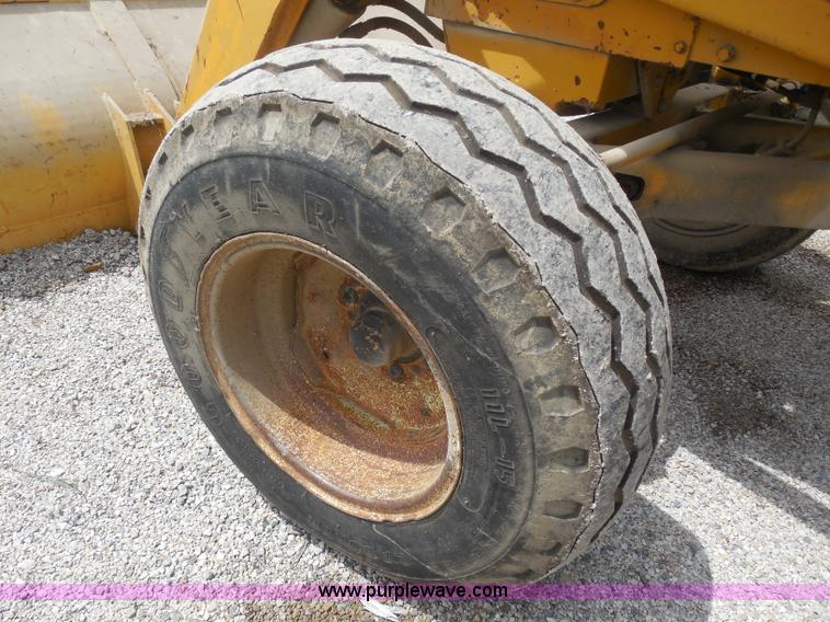 image for item H3209 Allis Chalmers 615 tractor