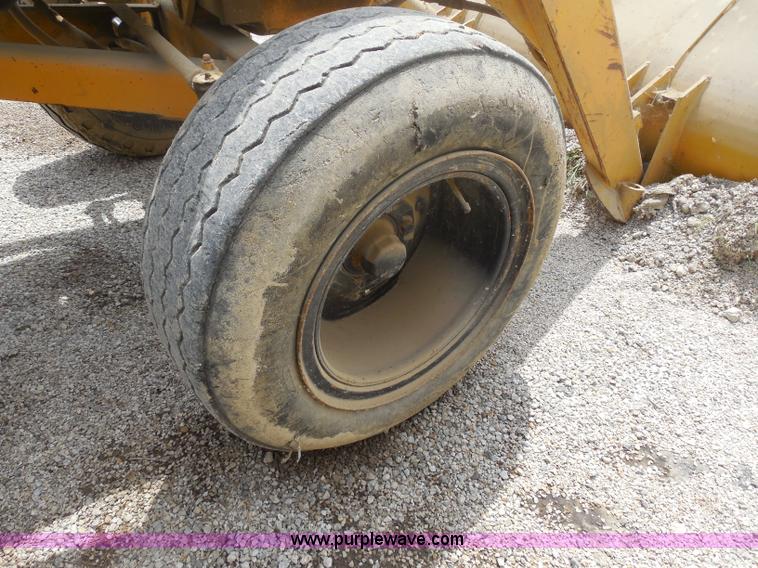 image for item H3209 Allis Chalmers 615 tractor