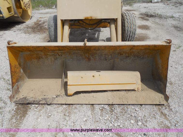 image for item H3209 Allis Chalmers 615 tractor