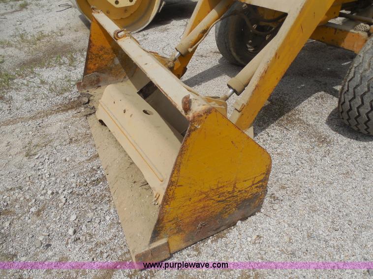 image for item H3209 Allis Chalmers 615 tractor